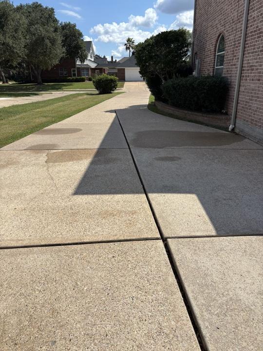 Side driveway concrete after cleaning