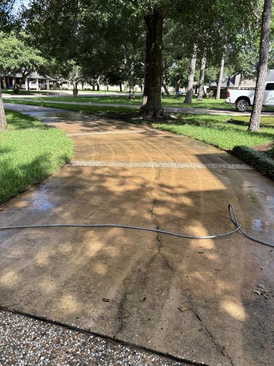 Curved driveway before cleaning