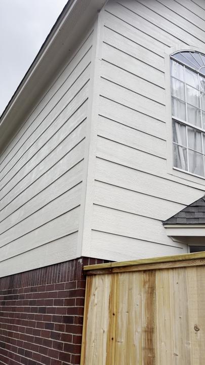 Siding wall with arched window after cleaning